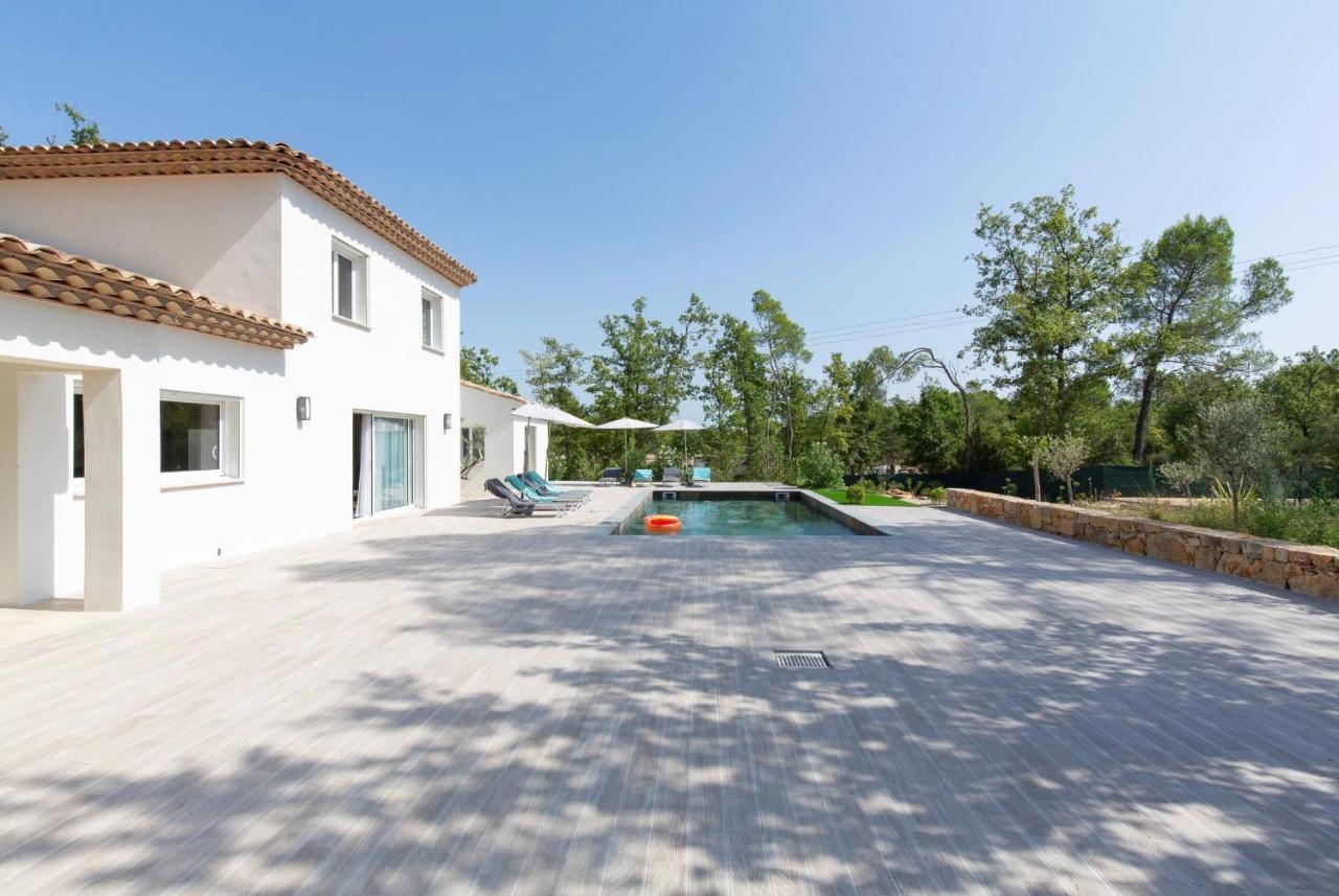 Villa LA GRANDE BASTIDE avec piscine, climatisation et salle de sport Seillans Esterno foto