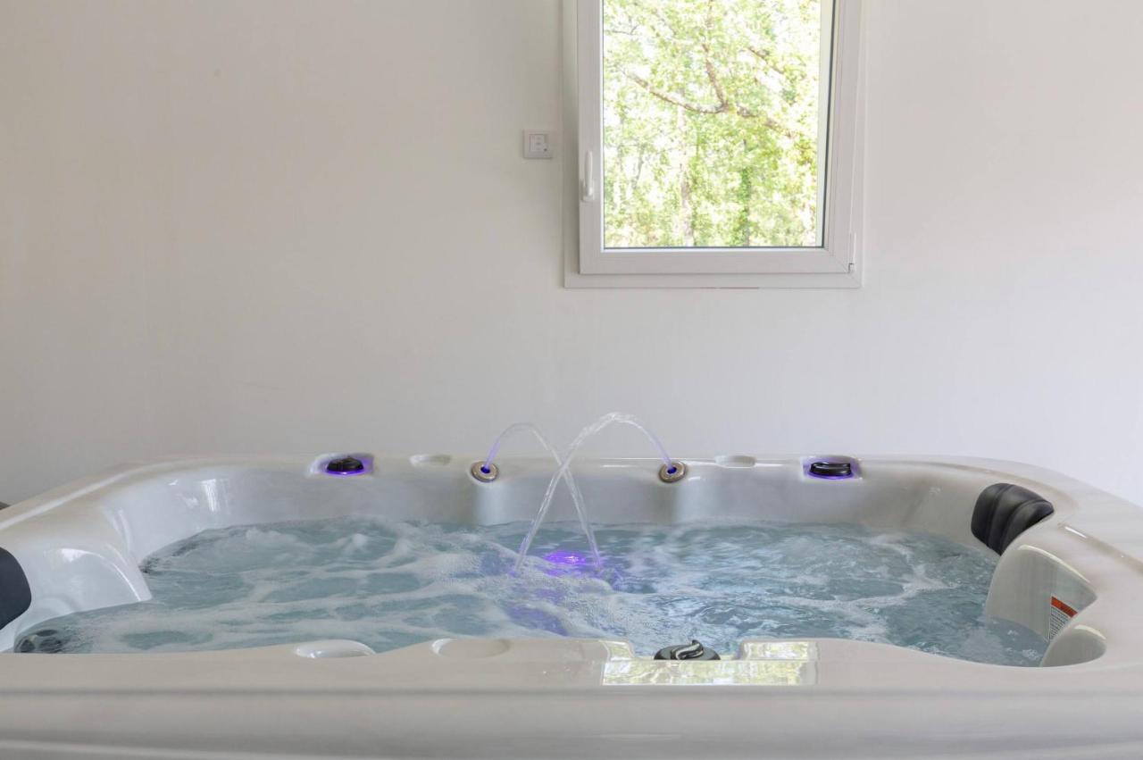 Villa LA GRANDE BASTIDE avec piscine, climatisation et salle de sport Seillans Esterno foto