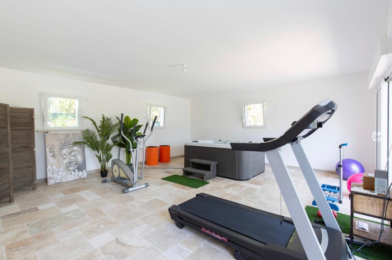 Villa LA GRANDE BASTIDE avec piscine, climatisation et salle de sport Seillans Esterno foto