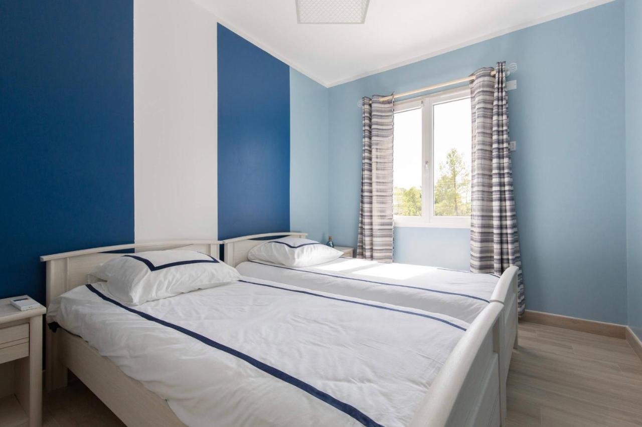 Villa LA GRANDE BASTIDE avec piscine, climatisation et salle de sport Seillans Esterno foto