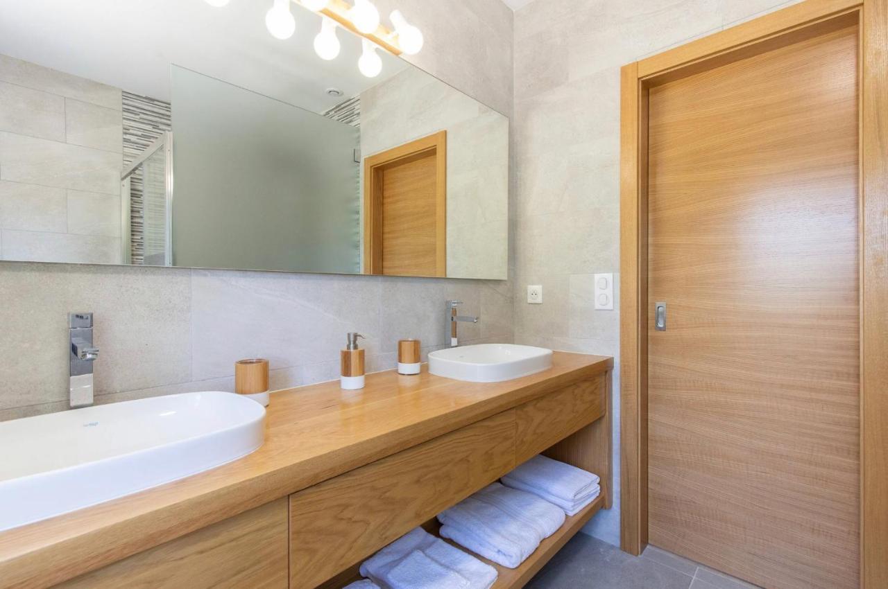 Villa LA GRANDE BASTIDE avec piscine, climatisation et salle de sport Seillans Esterno foto