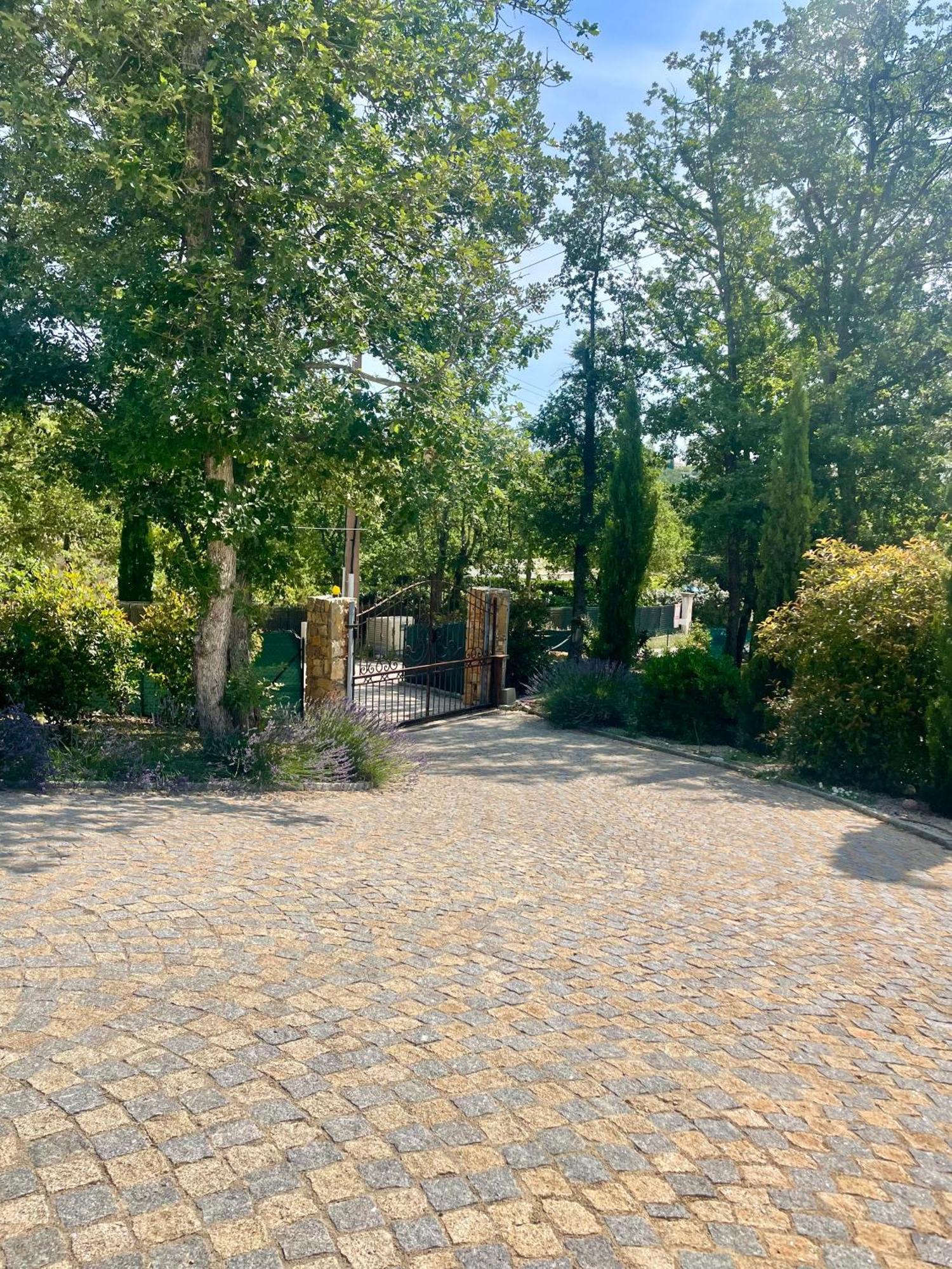 Villa LA GRANDE BASTIDE avec piscine, climatisation et salle de sport Seillans Esterno foto